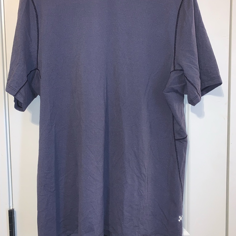 Men’s Lululemon athletic shirt